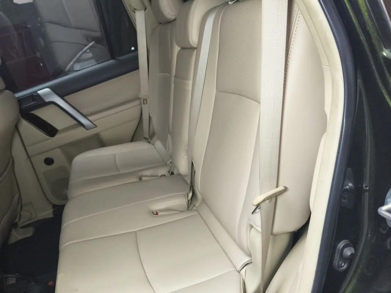 Toyota Prado Toyota Prado 2015, 4.0-liter, seven-seater, automatic transmission, gasoline engine, spare tire mounted on the rear (parallel import) — миниатюра 17