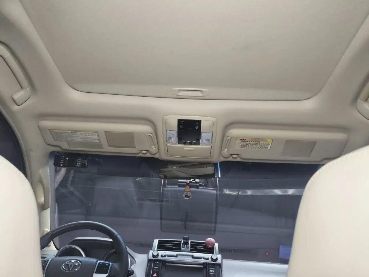 Toyota Prado Toyota Prado 2015, 4.0-liter, seven-seater, automatic transmission, gasoline engine, spare tire mounted on the rear (parallel import) — миниатюра 18