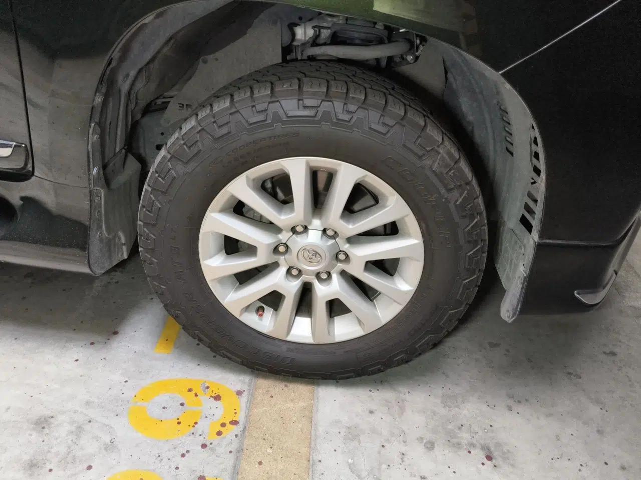 Toyota Prado Toyota Prado 2015, 4.0-liter, seven-seater, automatic transmission, gasoline engine, spare tire mounted on the rear (parallel import) — миниатюра 8