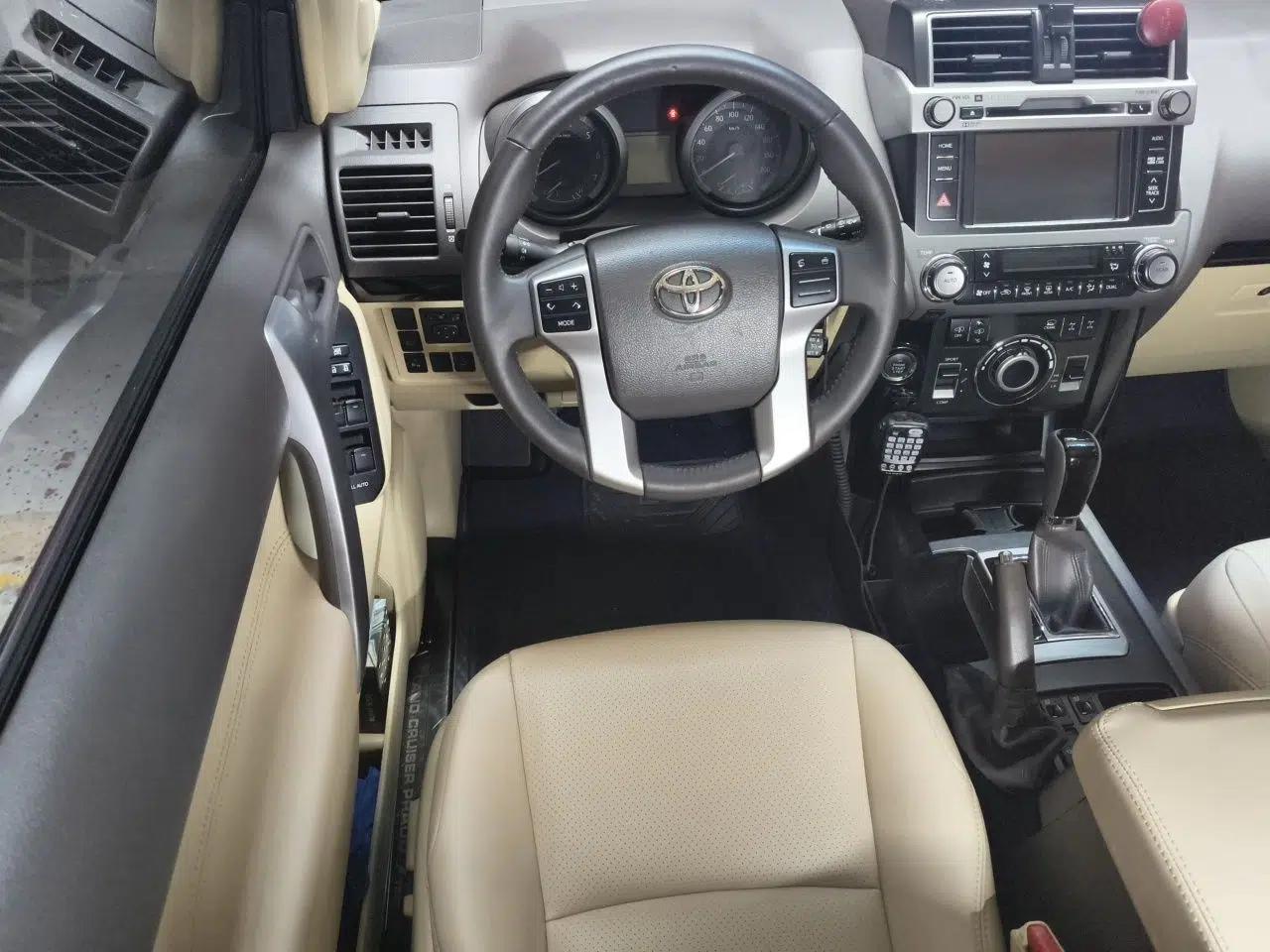 Toyota Prado Toyota Prado 2015, 4.0-liter, seven-seater, automatic transmission, gasoline engine, spare tire mounted on the rear (parallel import) — миниатюра 10