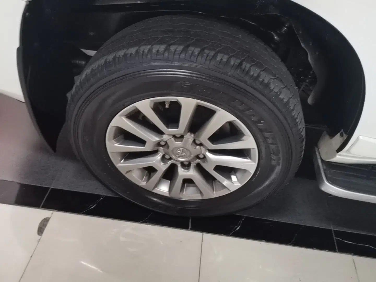Toyota Prado 2018 3.5L Automatic TX-L with Rear-Mounted Spare Tire — миниатюра 11