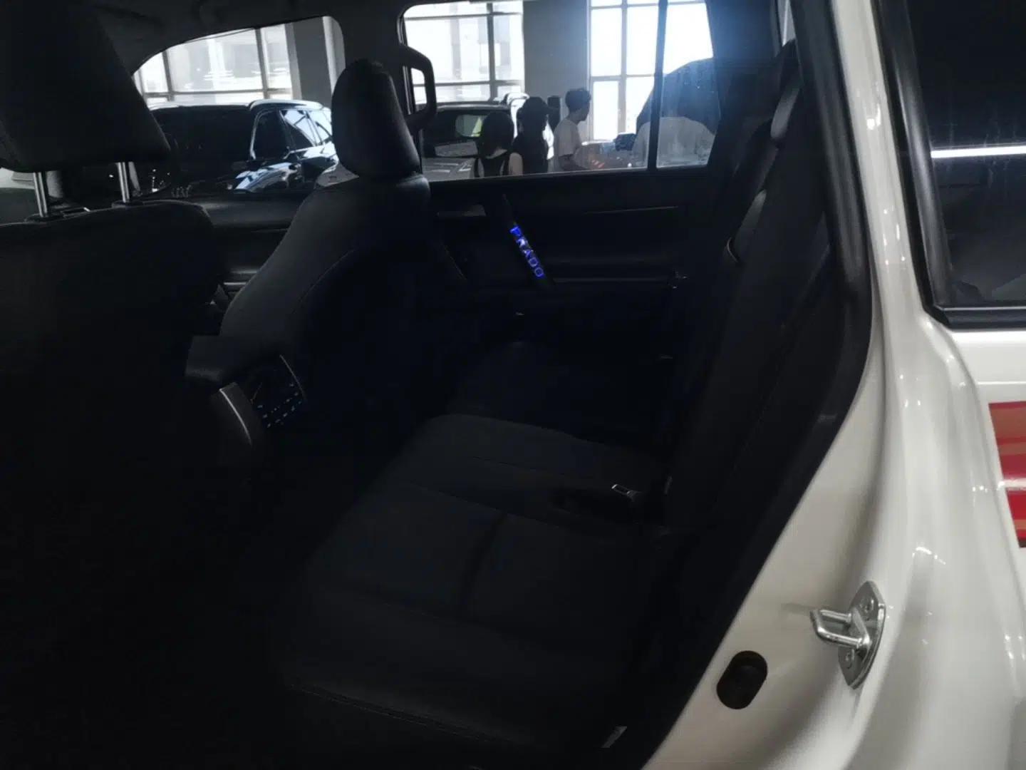 Toyota Prado 2018 3.5L Automatic TX-L with Rear-Mounted Spare Tire — миниатюра 20