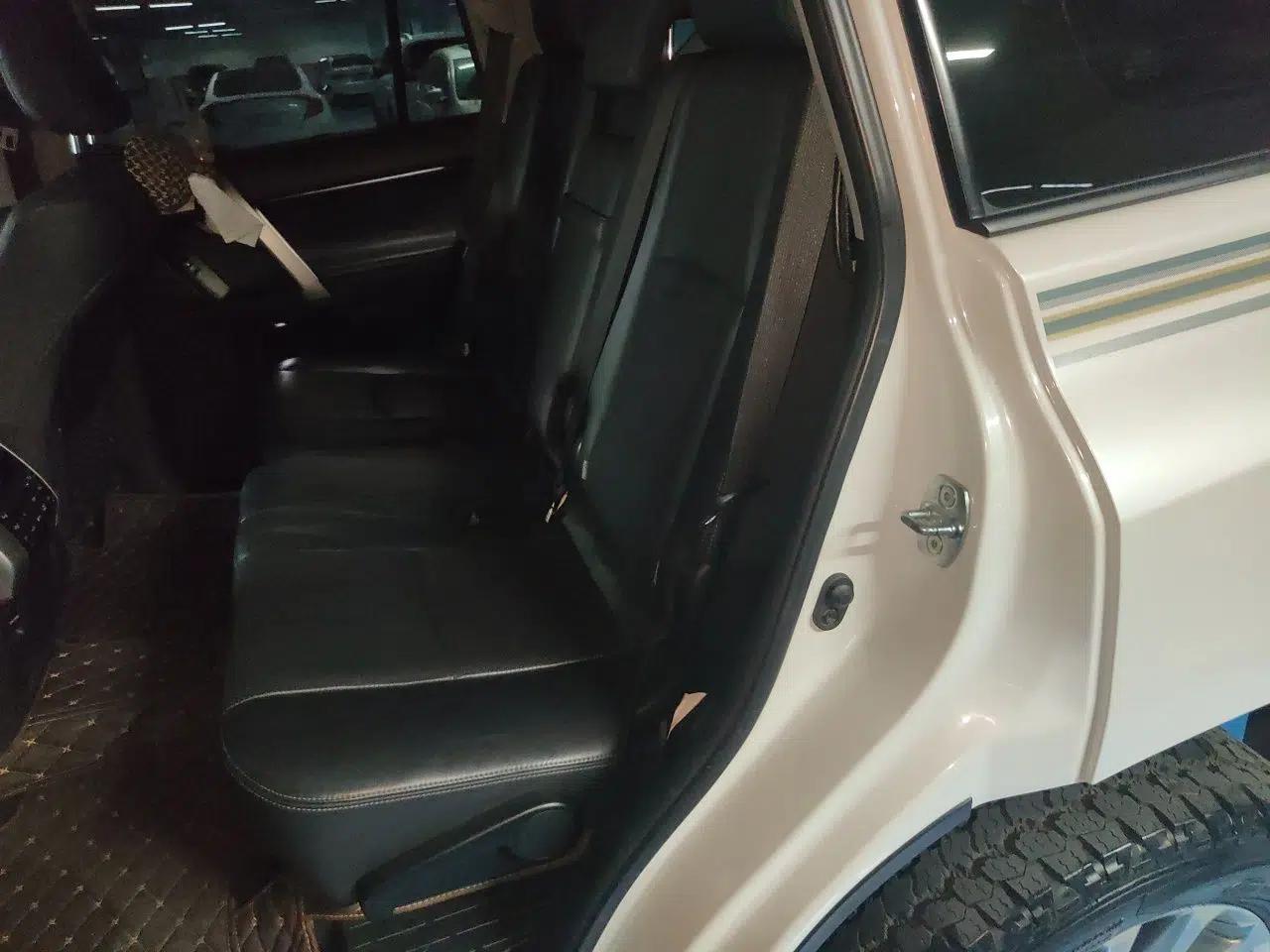 Toyota Prado 2018 3.5L Automatic TX-L with Rear-Mounted Spare Tire — миниатюра 17