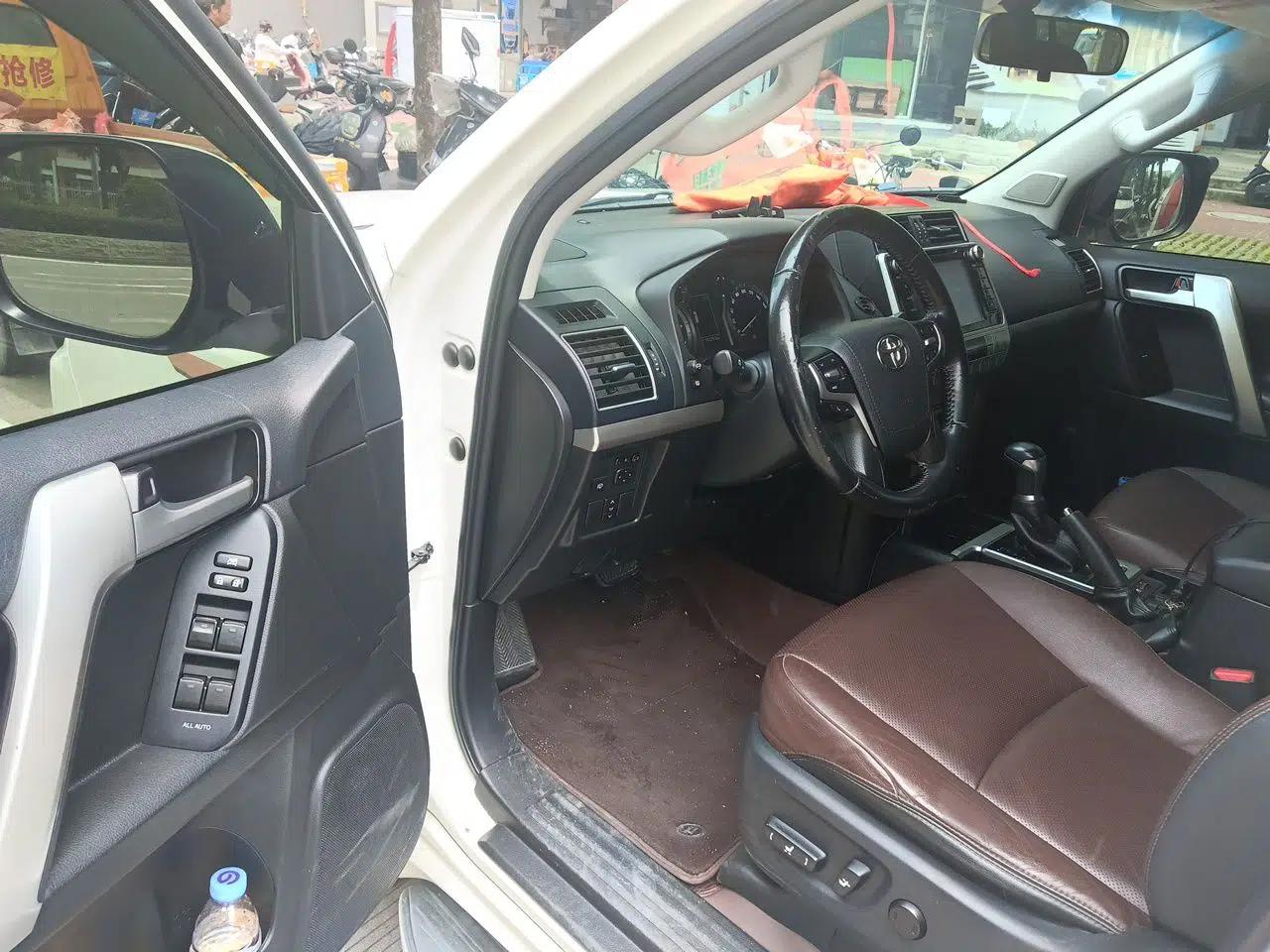 Toyota Prado 2019 3.5L Automatic TX-L Deluxe Edition with Rear-Mounted Spare Tire — миниатюра 16
