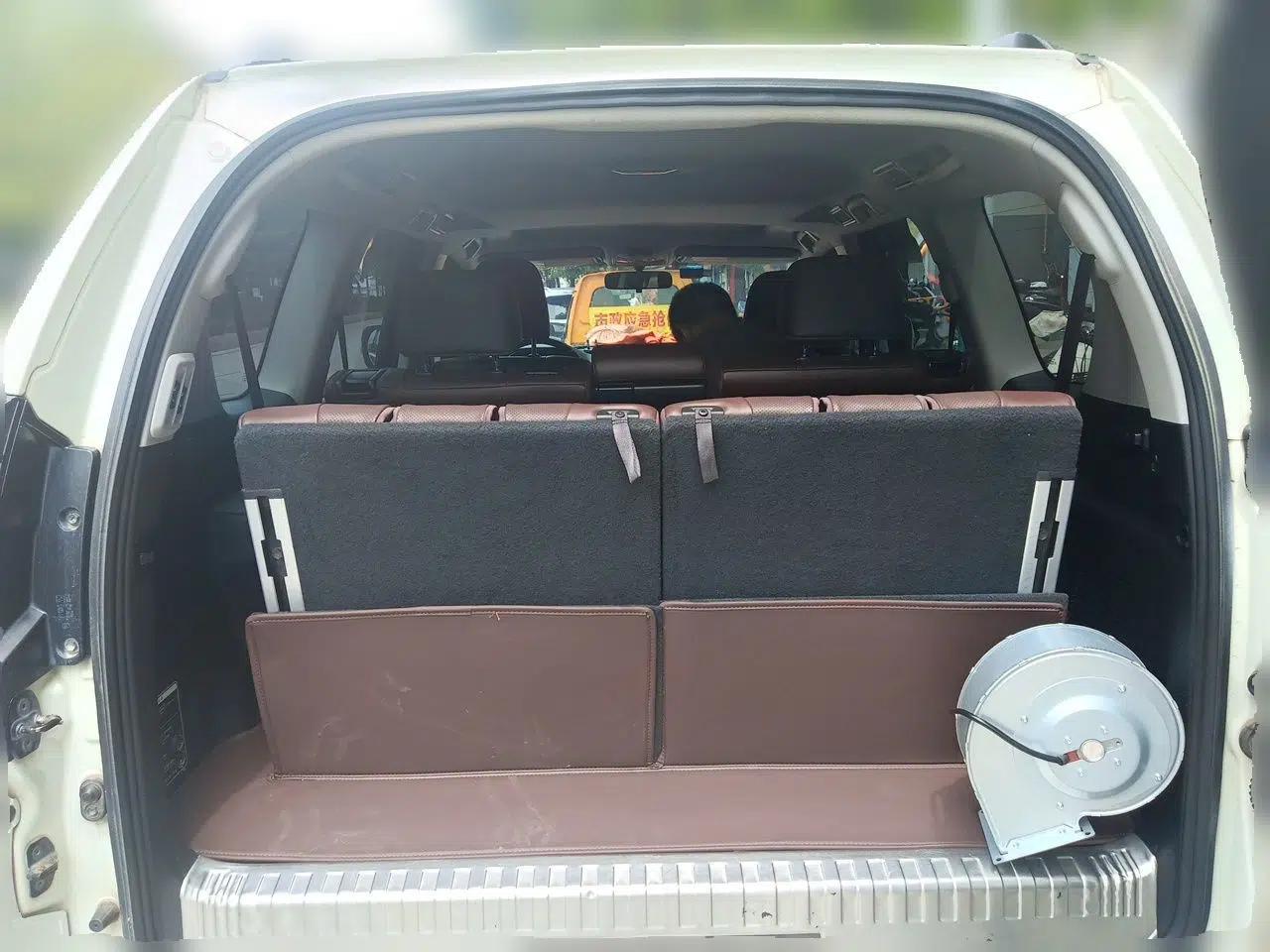 Toyota Prado 2019 3.5L Automatic TX-L Deluxe Edition with Rear-Mounted Spare Tire — миниатюра 19