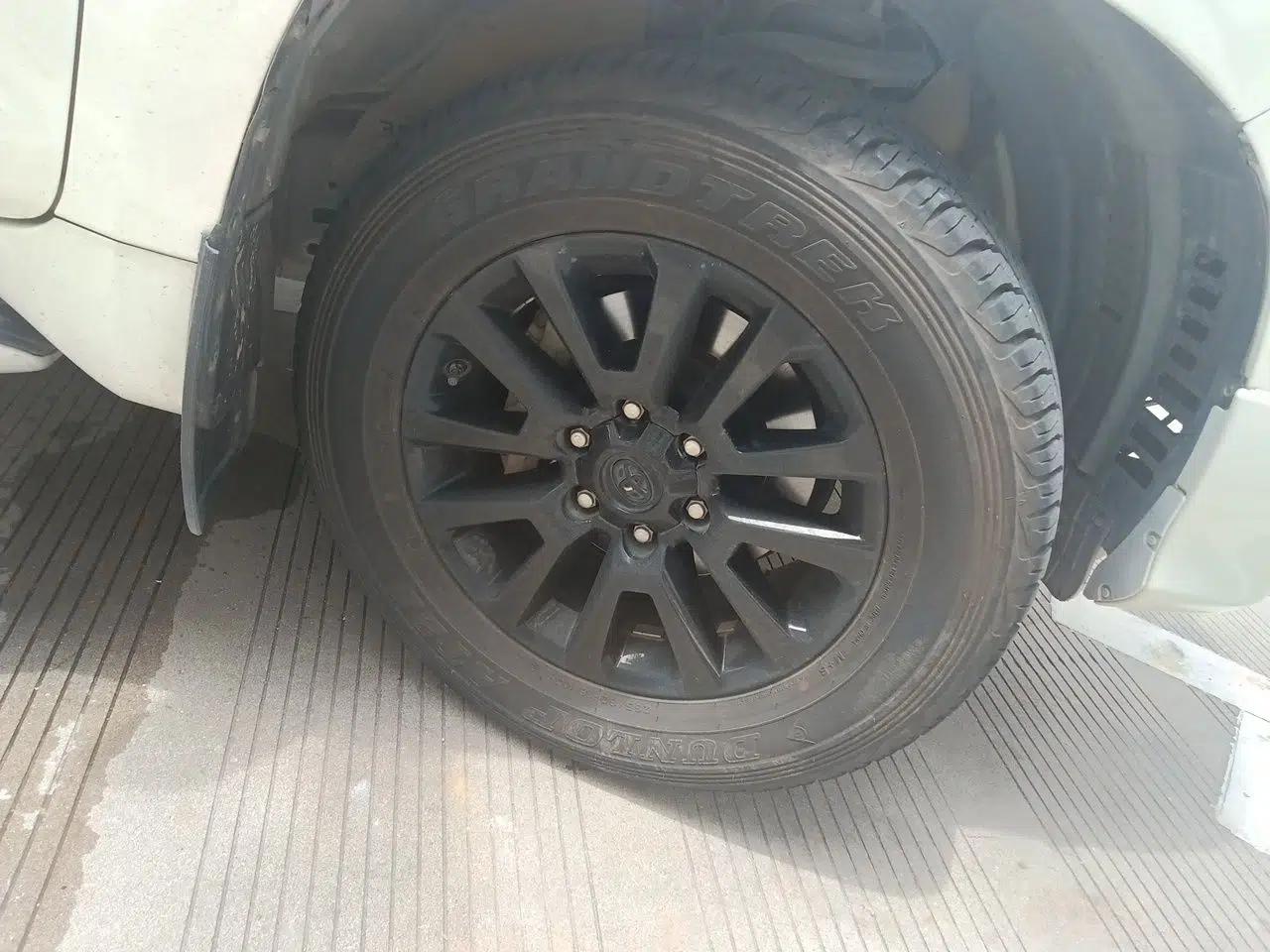 Toyota Prado 2019 3.5L Automatic TX-L Deluxe Edition with Rear-Mounted Spare Tire — миниатюра 8