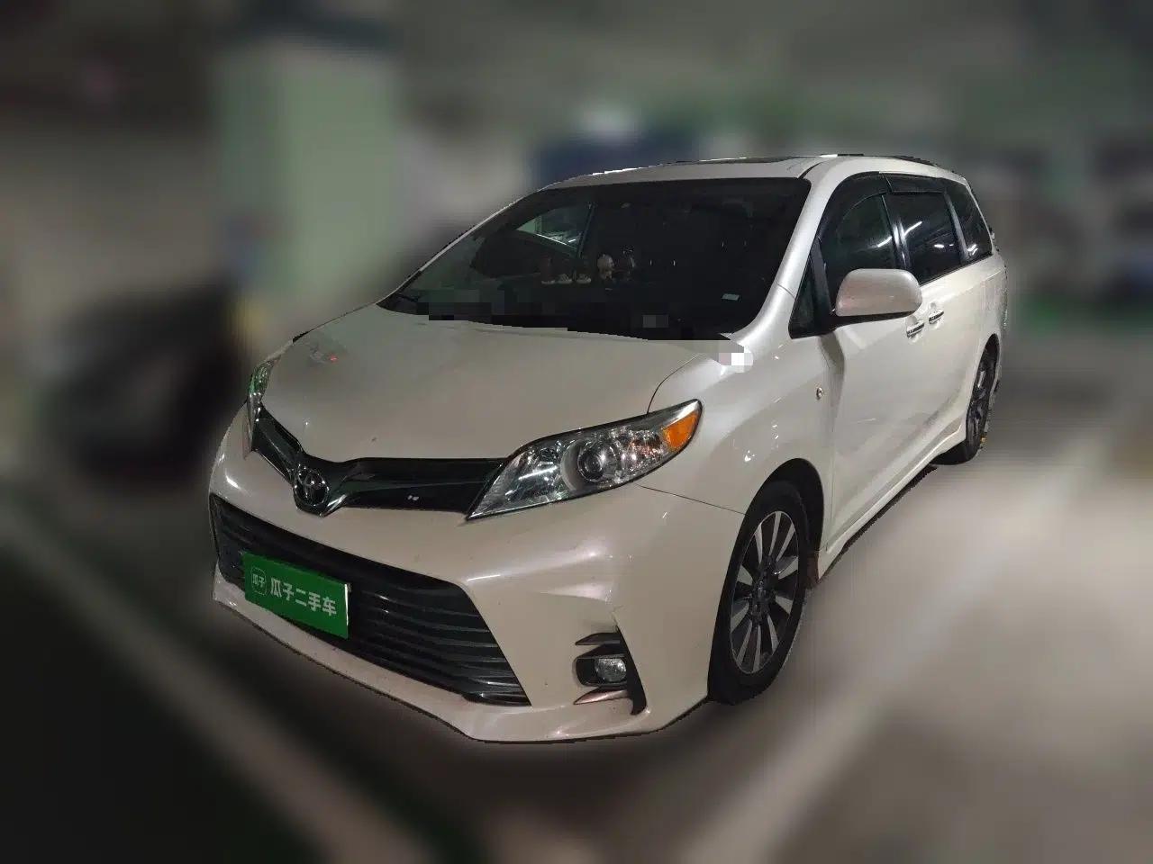 Toyota SIENNA 2019 3.5L Two-Wheel Drive XLE 7 Seats U.S. Specification — миниатюра 1