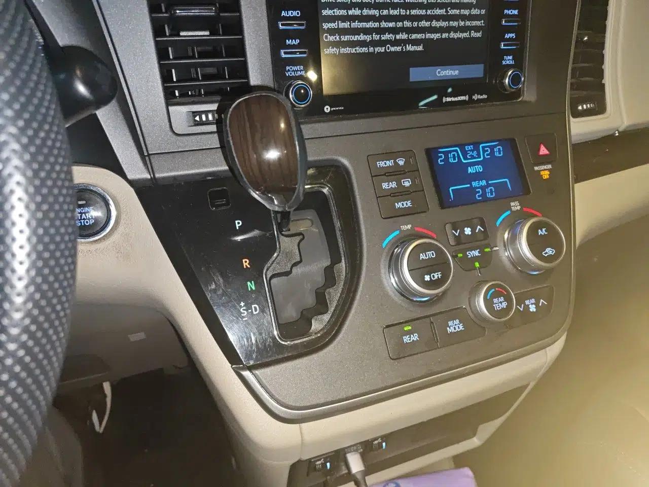 Toyota SIENNA 2019 3.5L Two-Wheel Drive XLE 7 Seats U.S. Specification — миниатюра 14