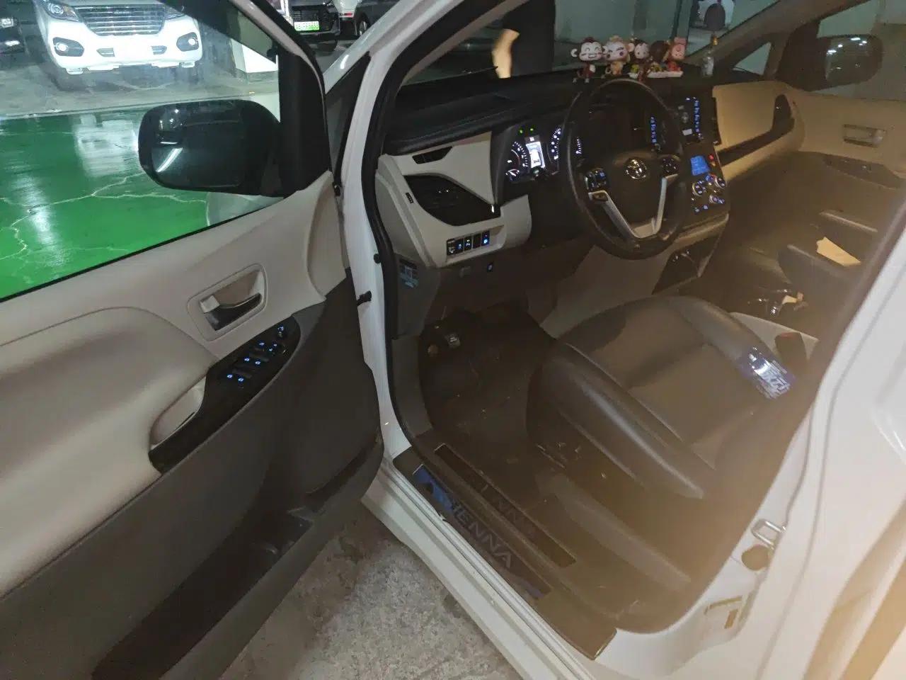 Toyota SIENNA 2019 3.5L Two-Wheel Drive XLE 7 Seats U.S. Specification — миниатюра 16