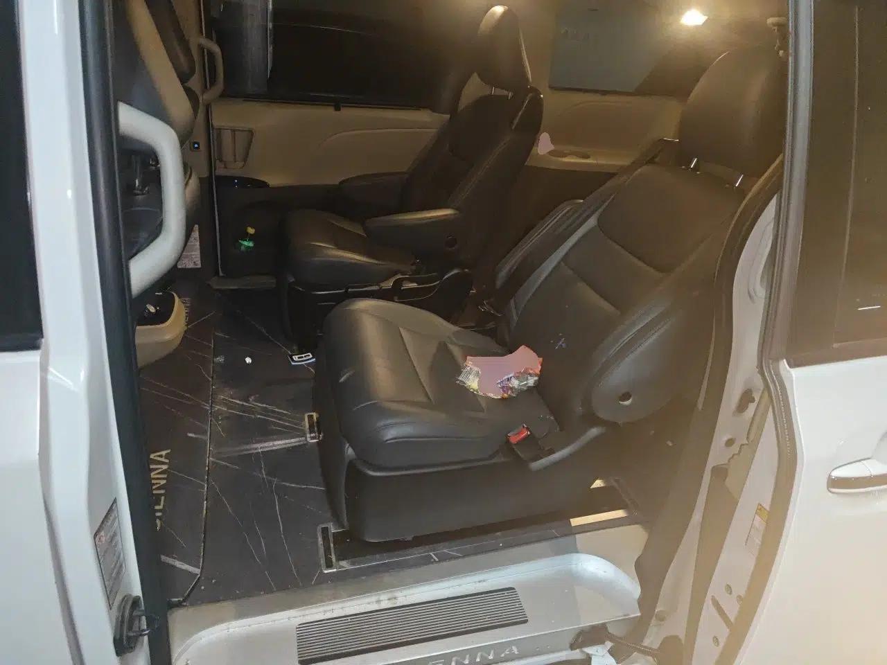 Toyota SIENNA 2019 3.5L Two-Wheel Drive XLE 7 Seats U.S. Specification — миниатюра 17