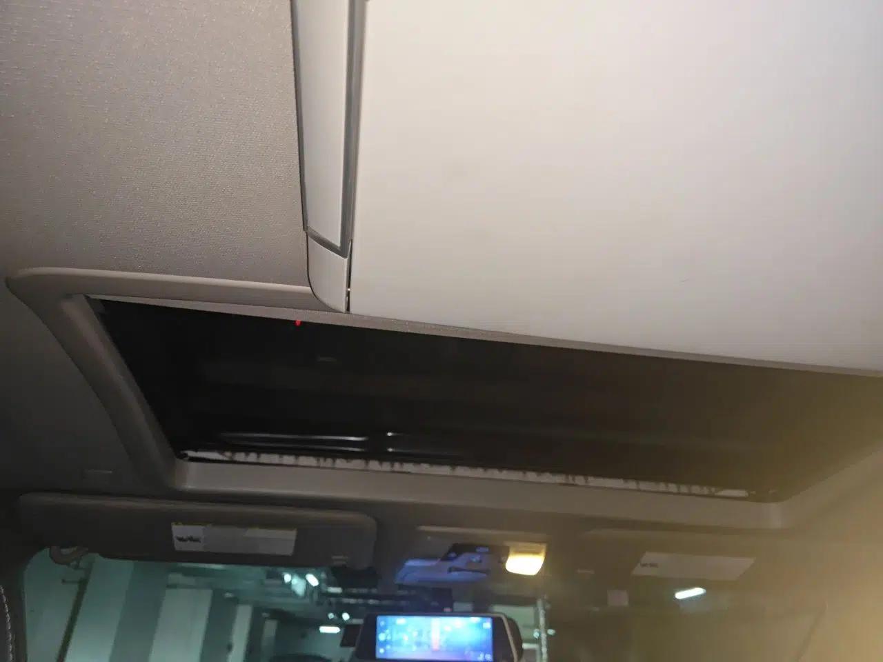 Toyota SIENNA 2019 3.5L Two-Wheel Drive XLE 7 Seats U.S. Specification — миниатюра 18