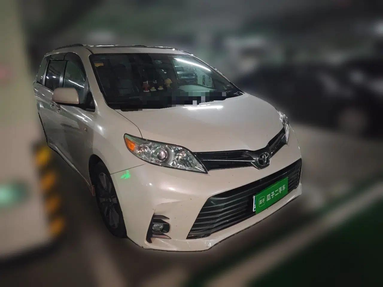 Toyota SIENNA 2019 3.5L Two-Wheel Drive XLE 7 Seats U.S. Specification — миниатюра 3