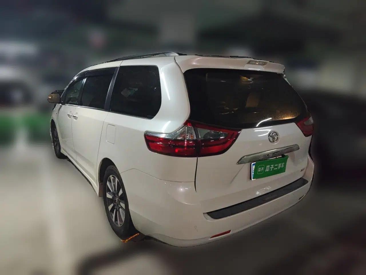 Toyota SIENNA 2019 3.5L Two-Wheel Drive XLE 7 Seats U.S. Specification — миниатюра 4