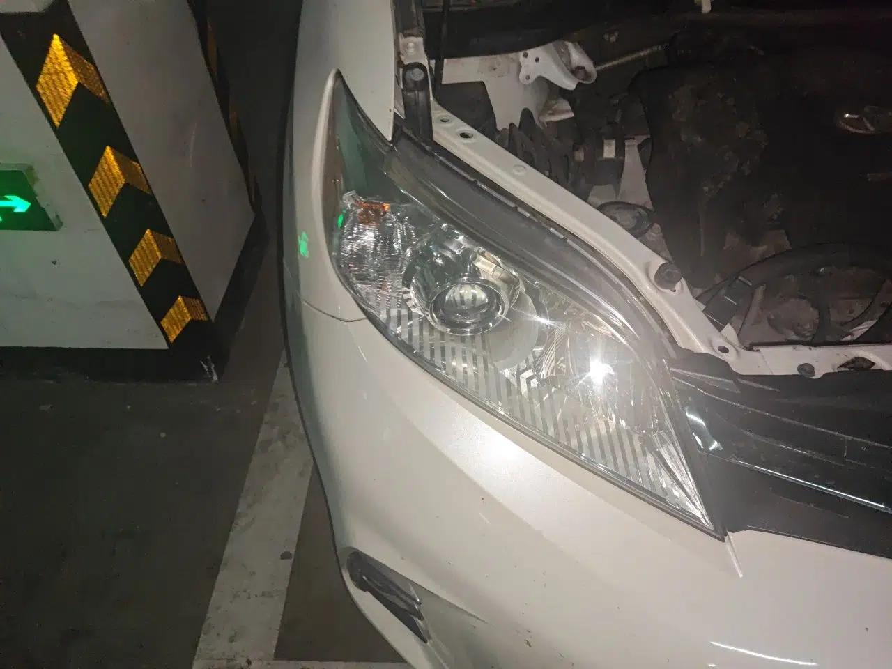 Toyota SIENNA 2019 3.5L Two-Wheel Drive XLE 7 Seats U.S. Specification — миниатюра 7