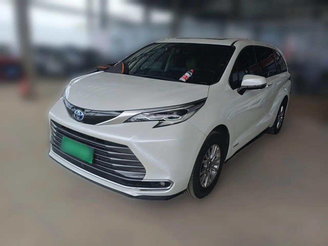 Toyota SIENNA 2021 2.5L Hybrid Premium Edition — миниатюра 1