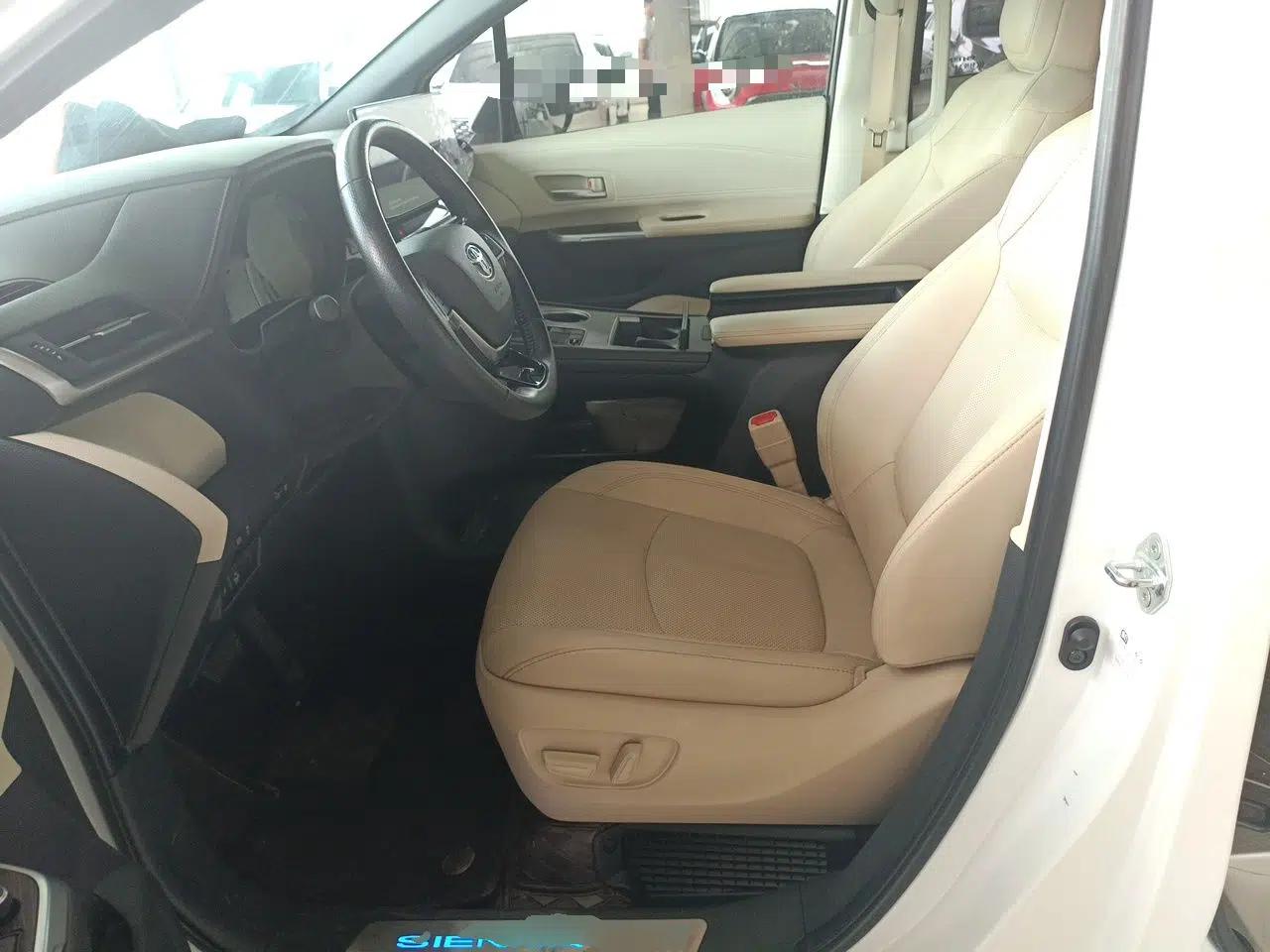 Toyota SIENNA 2021 2.5L Hybrid Premium Edition — миниатюра 15
