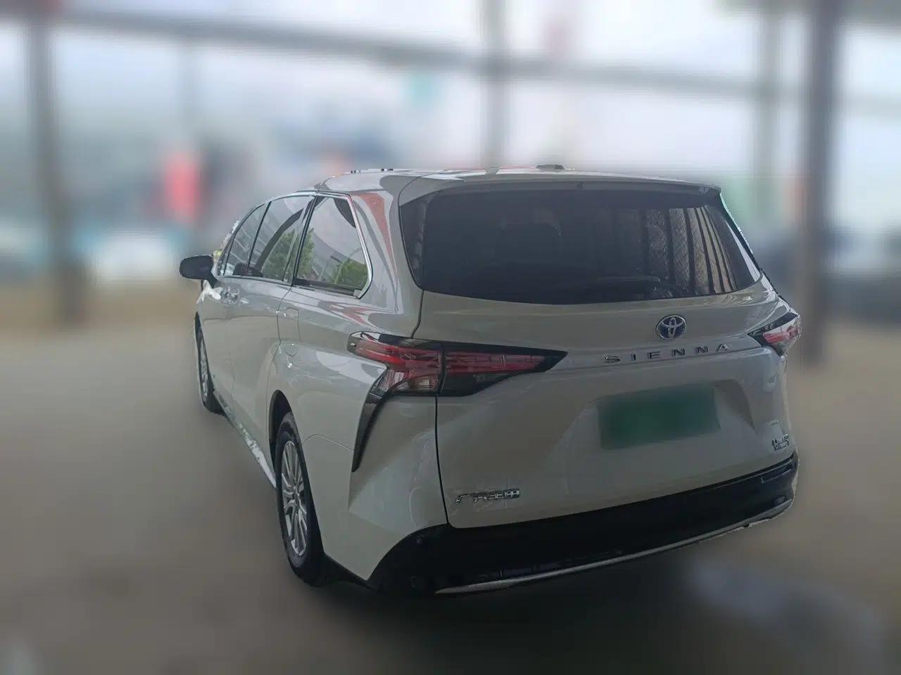 Toyota SIENNA 2021 2.5L Hybrid Premium Edition — миниатюра 4