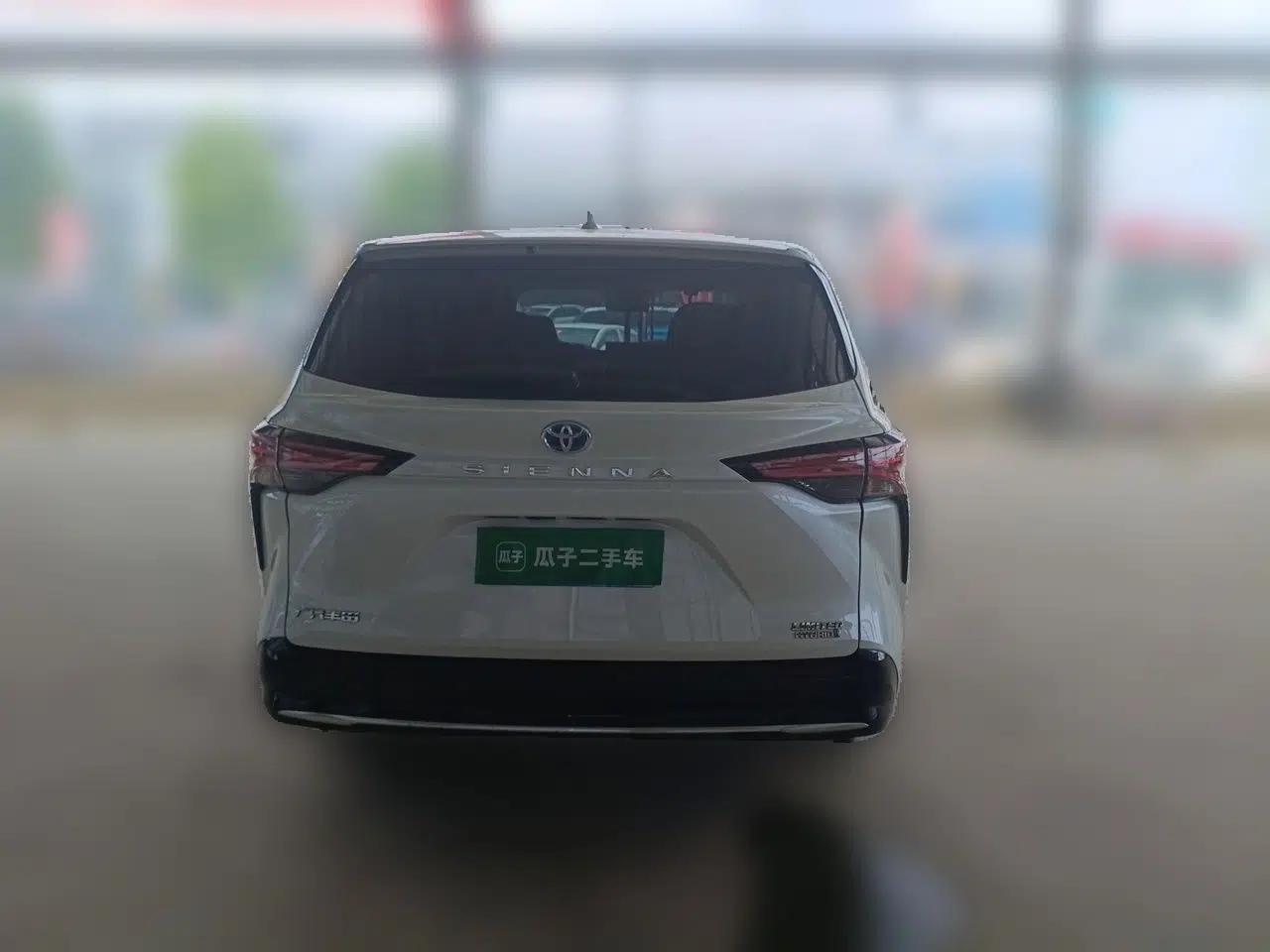 Toyota SIENNA 2021 2.5L Hybrid Premium Edition — миниатюра 5