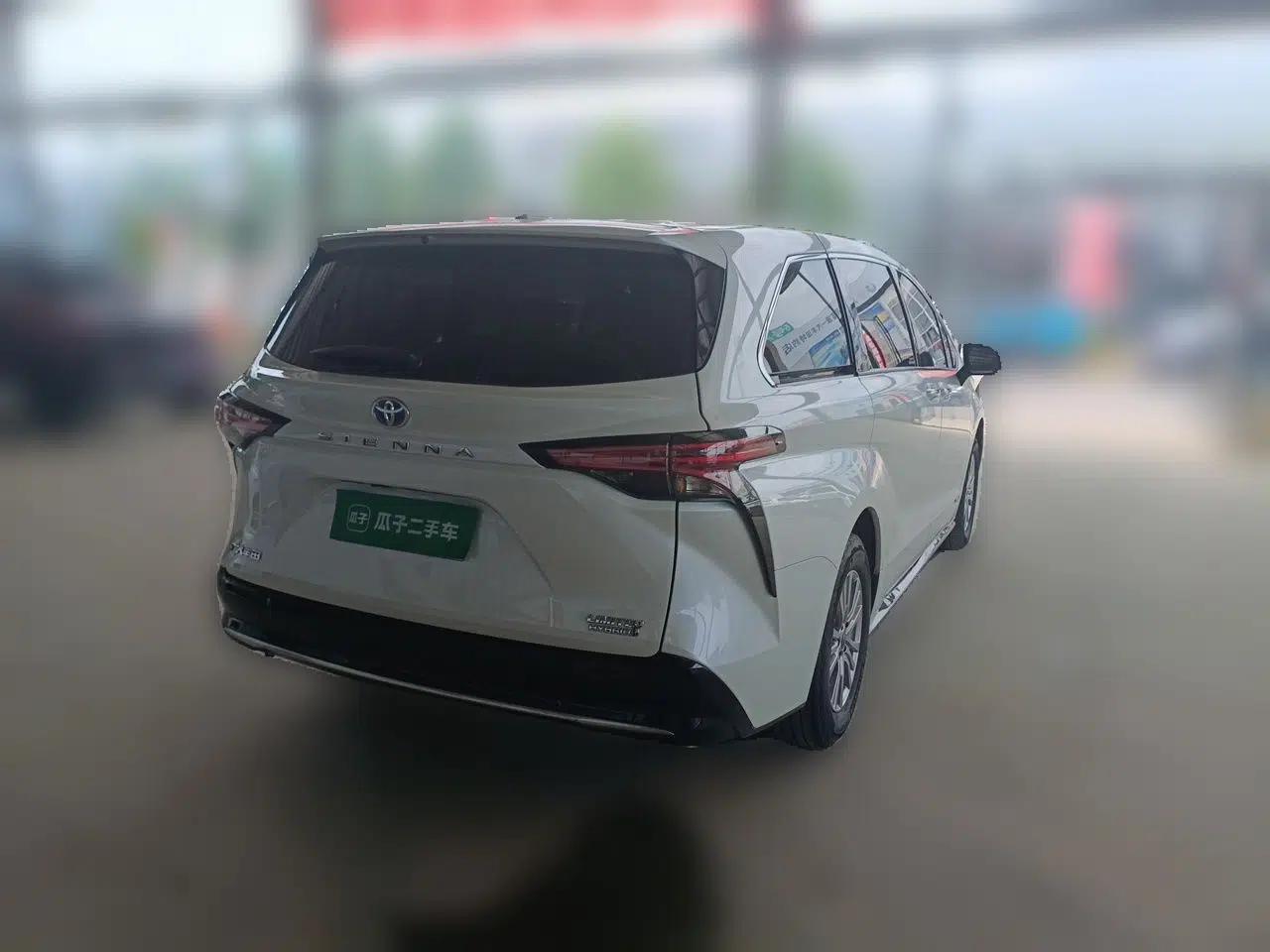 Toyota SIENNA 2021 2.5L Hybrid Premium Edition — миниатюра 6