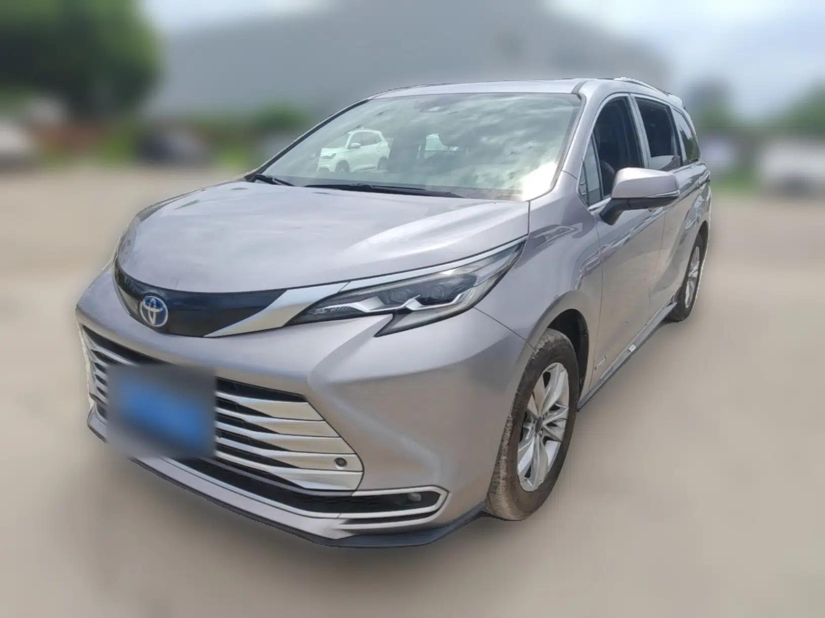 Toyota SIENNA 2021 2.5L Hybrid Platinum Edition — миниатюра 1