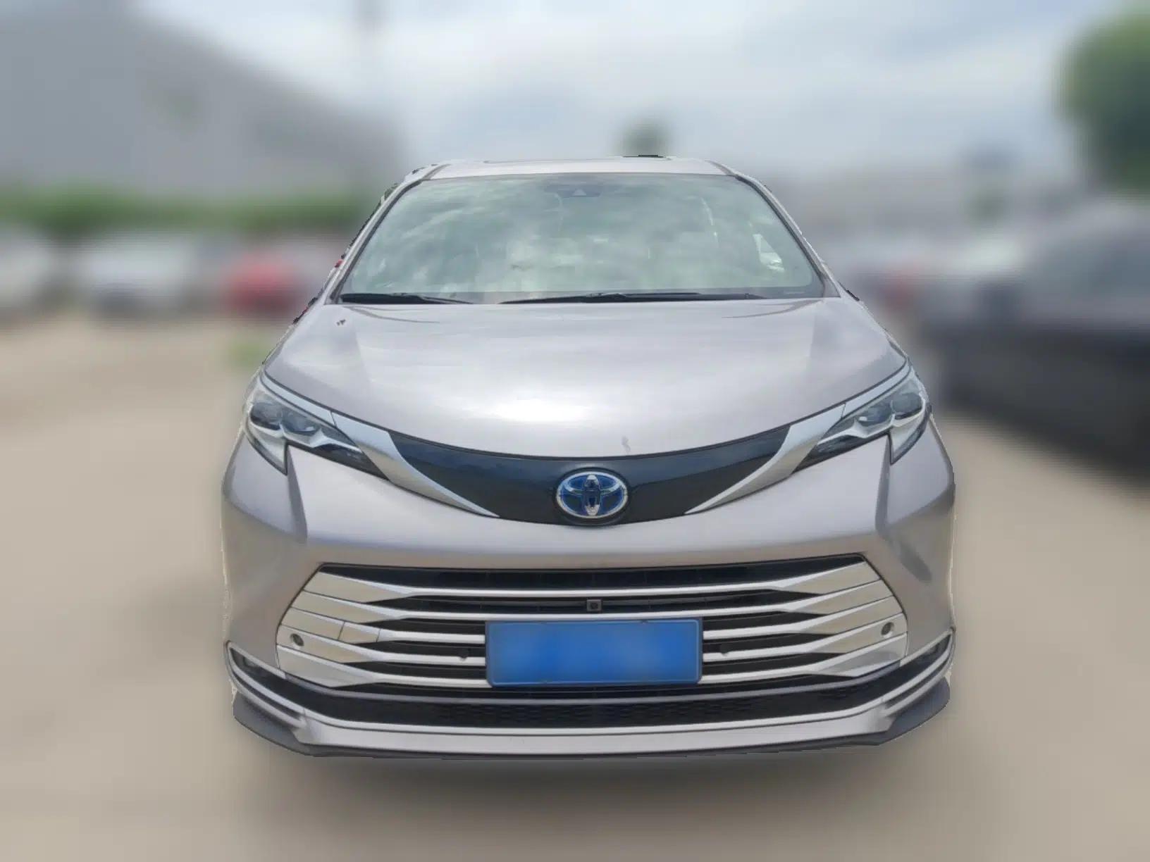 Toyota SIENNA 2021 2.5L Hybrid Platinum Edition — миниатюра 2