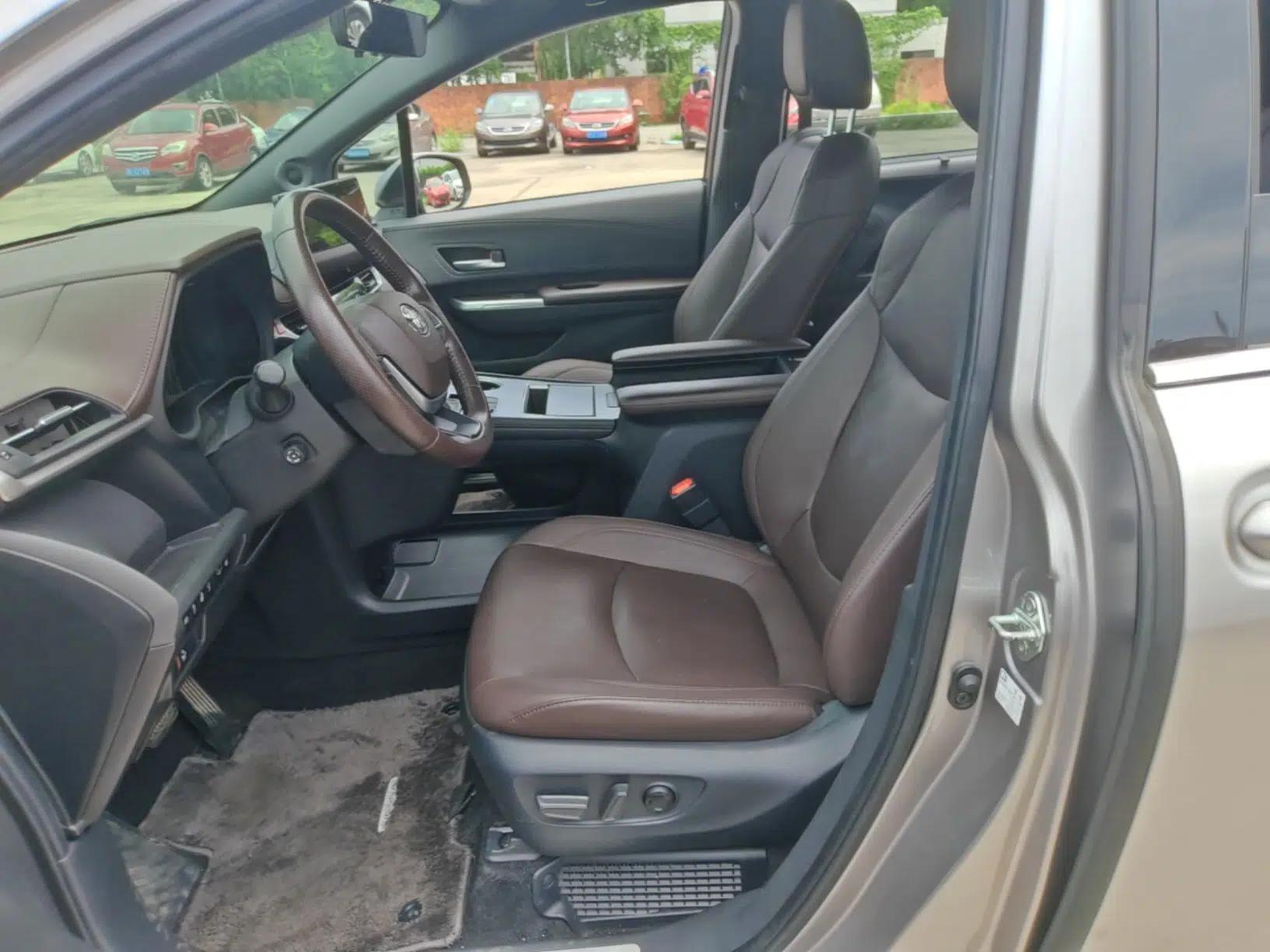 Toyota SIENNA 2021 2.5L Hybrid Platinum Edition — миниатюра 14