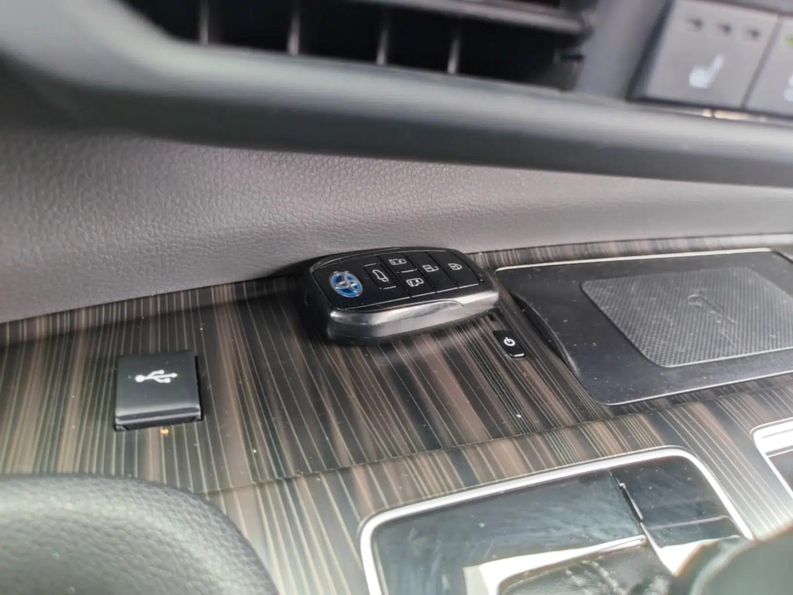 Toyota SIENNA 2021 2.5L Hybrid Platinum Edition — миниатюра 17