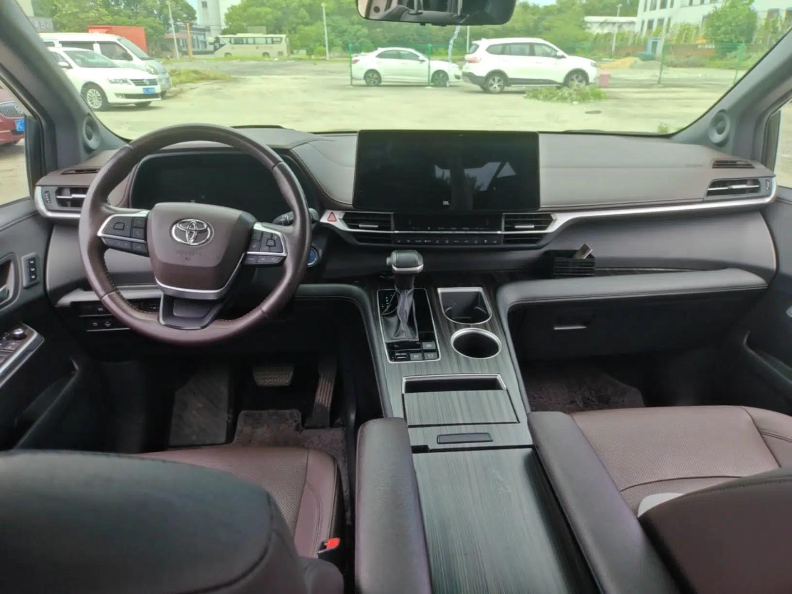 Toyota SIENNA 2021 2.5L Hybrid Platinum Edition — миниатюра 18