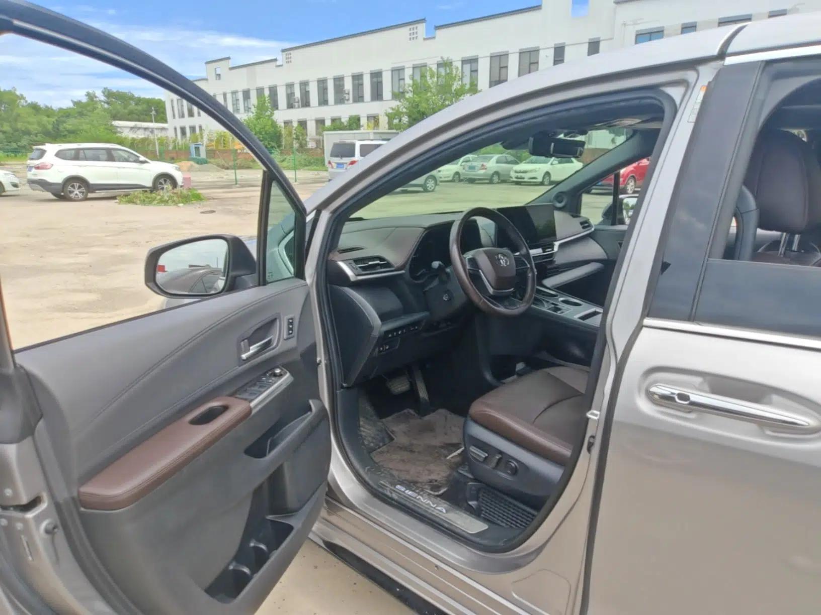 Toyota SIENNA 2021 2.5L Hybrid Platinum Edition — миниатюра 19