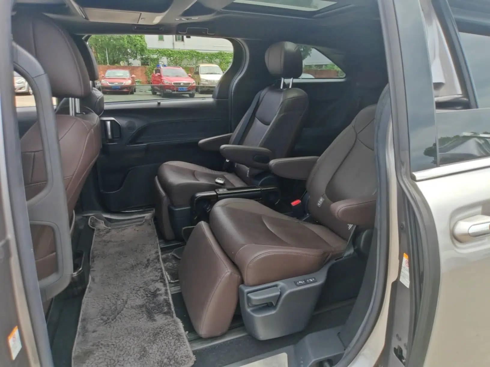 Toyota SIENNA 2021 2.5L Hybrid Platinum Edition — миниатюра 20