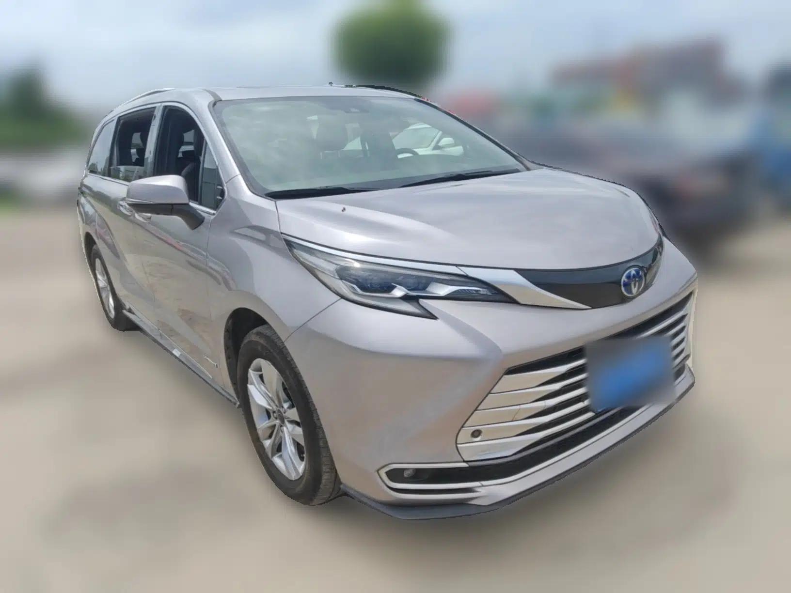 Toyota SIENNA 2021 2.5L Hybrid Platinum Edition — миниатюра 3