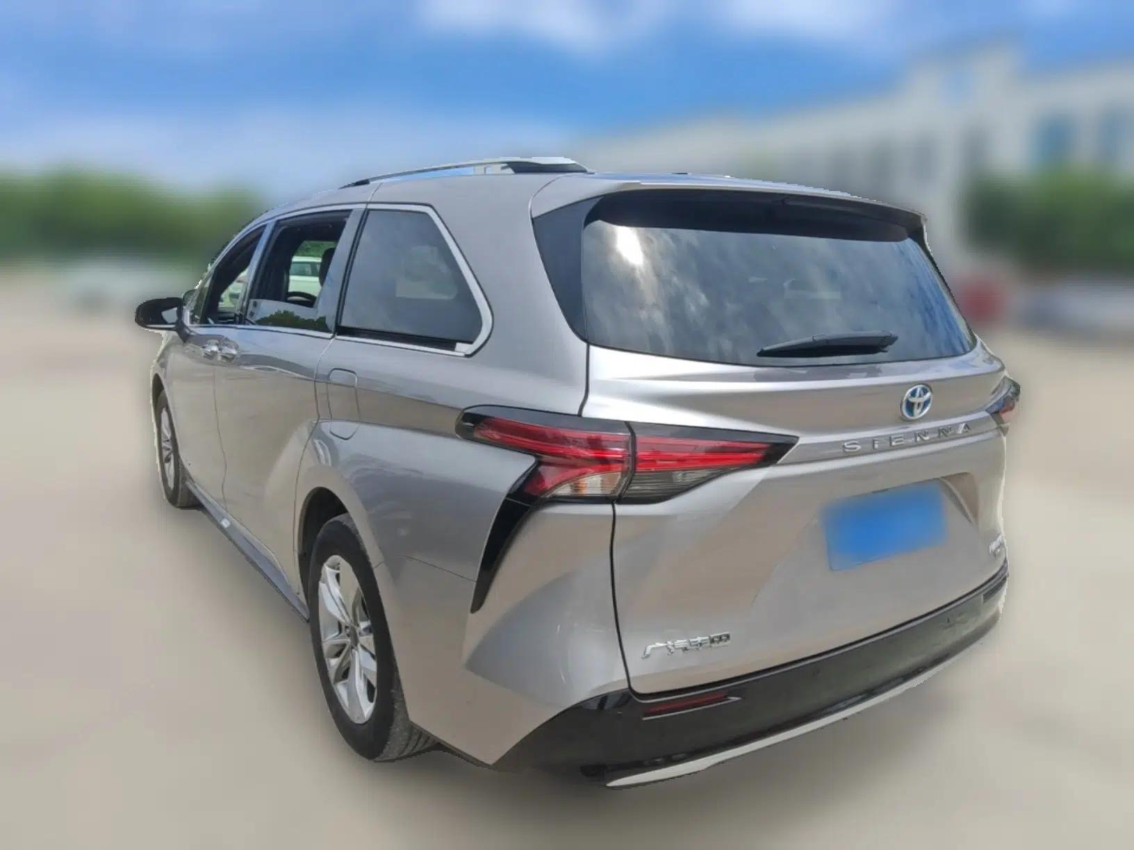 Toyota SIENNA 2021 2.5L Hybrid Platinum Edition — миниатюра 4
