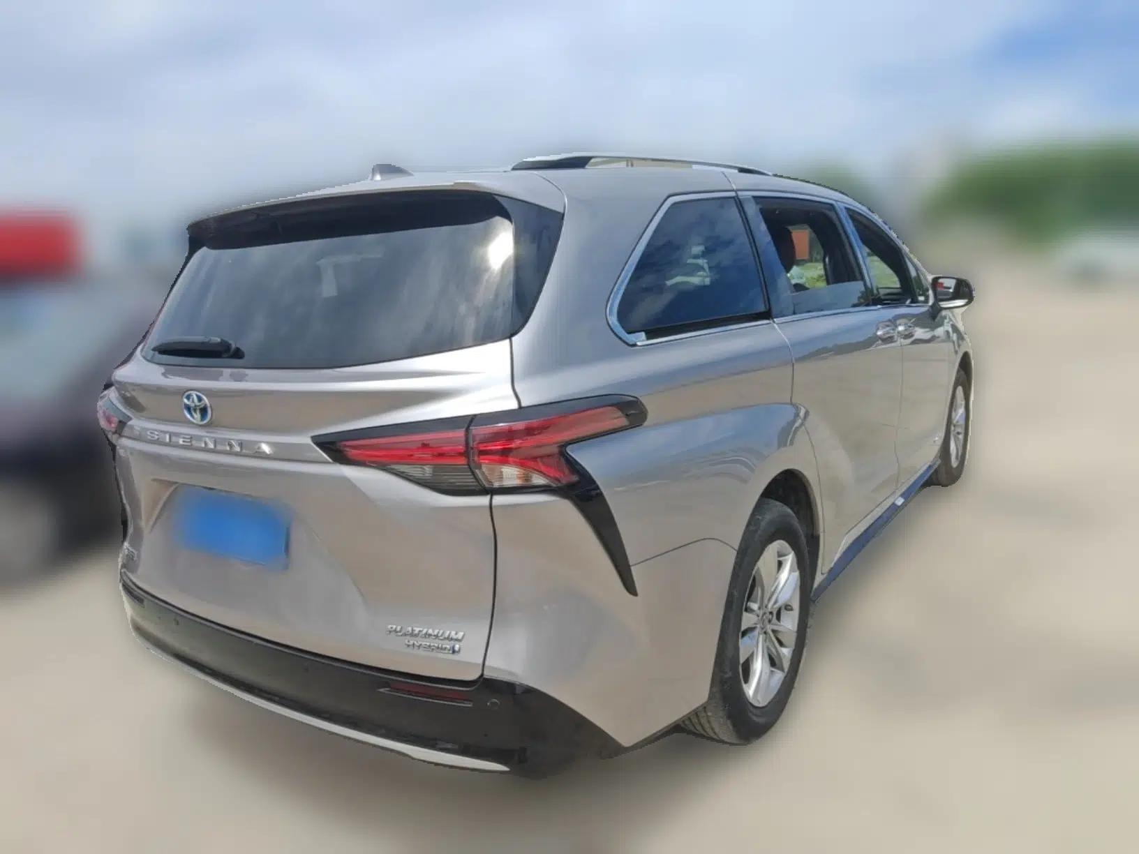 Toyota SIENNA 2021 2.5L Hybrid Platinum Edition — миниатюра 6