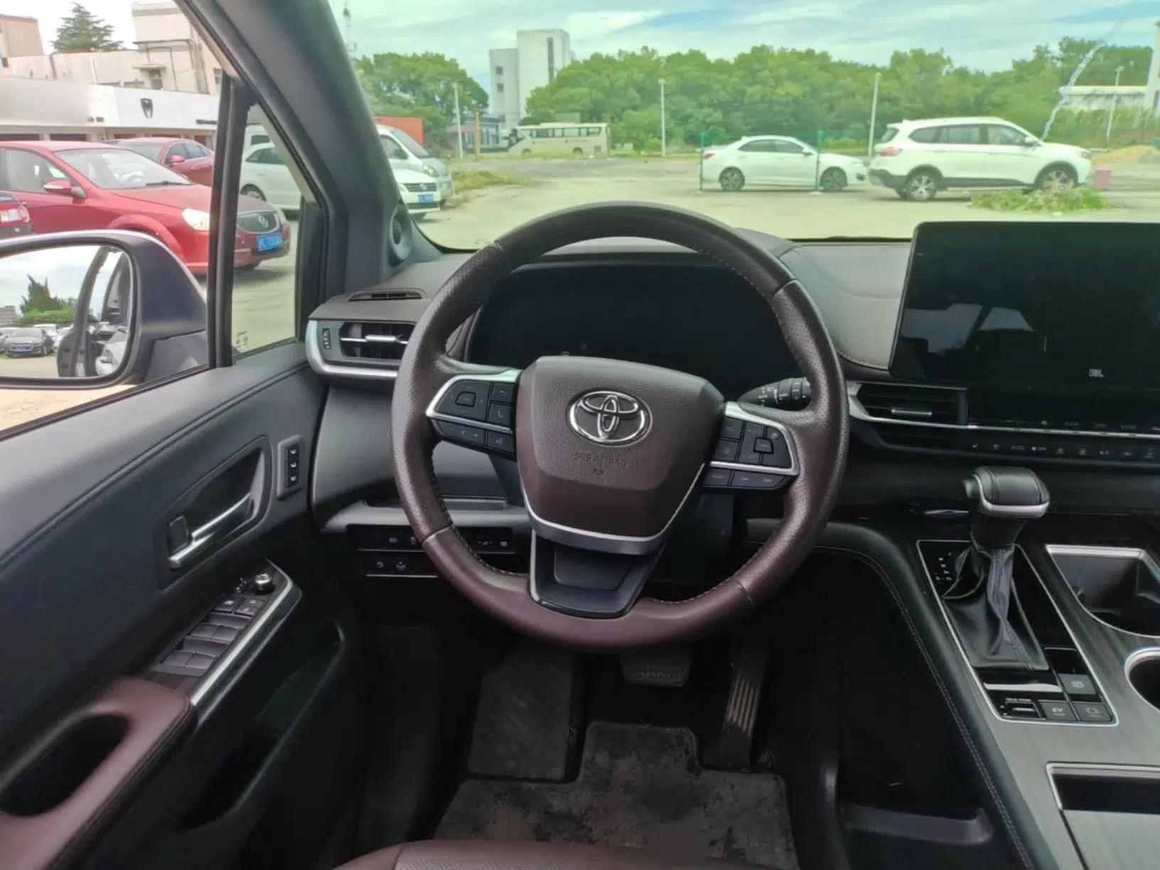 Toyota SIENNA 2021 2.5L Hybrid Platinum Edition — миниатюра 9
