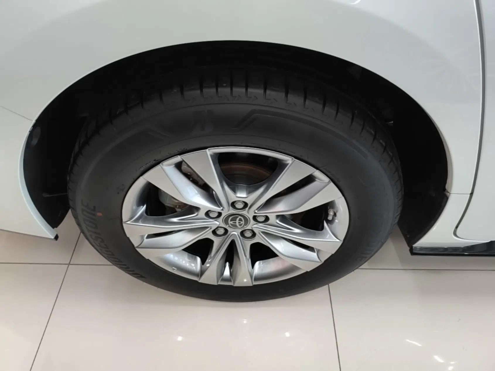 Toyota SIENNA 2021 2.5L Hybrid Platinum Edition — миниатюра 11