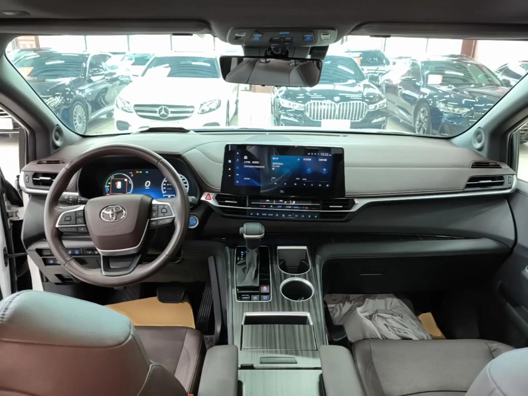 Toyota SIENNA 2021 2.5L Hybrid Platinum Edition — миниатюра 12