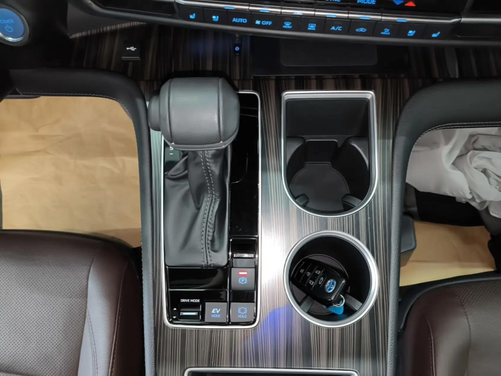 Toyota SIENNA 2021 2.5L Hybrid Platinum Edition — миниатюра 16