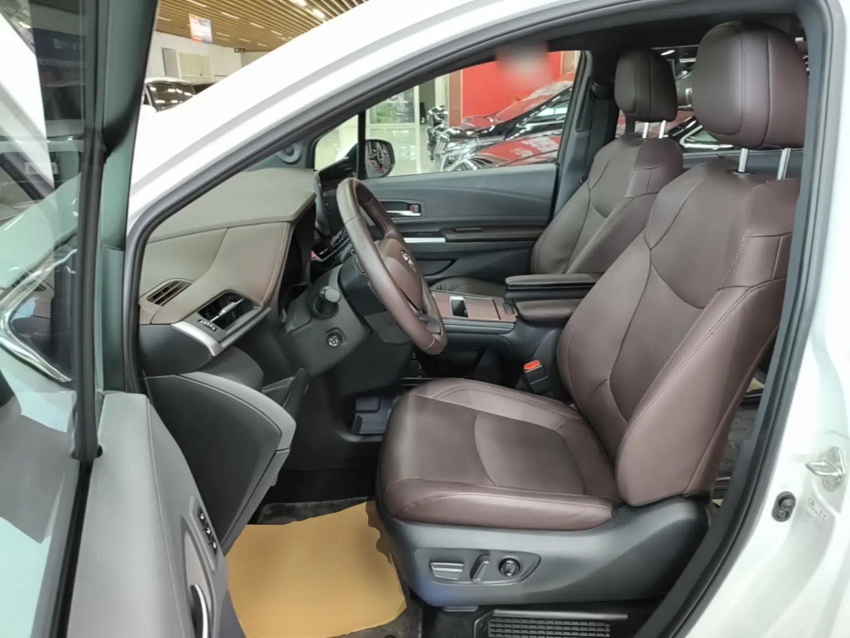 Toyota SIENNA 2021 2.5L Hybrid Platinum Edition — миниатюра 17