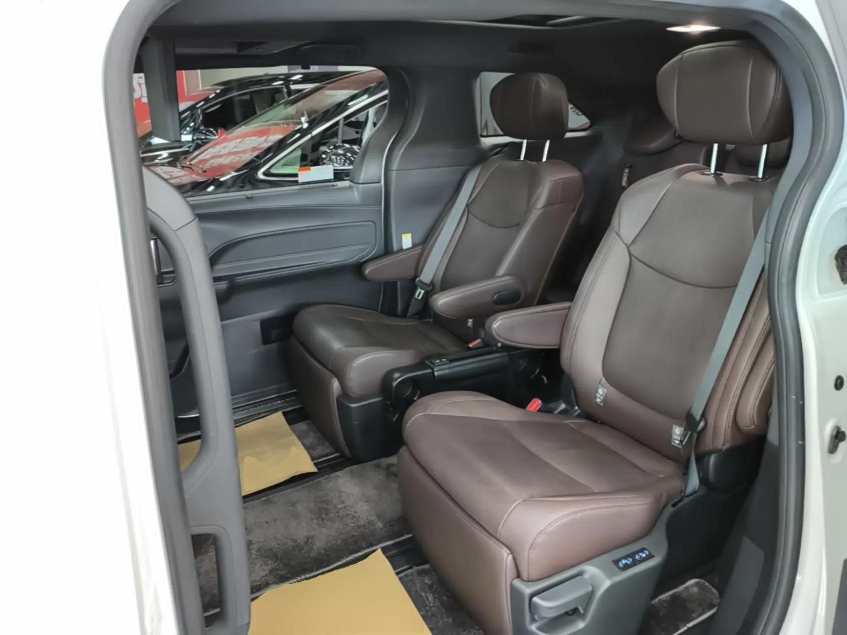 Toyota SIENNA 2021 2.5L Hybrid Platinum Edition — миниатюра 20