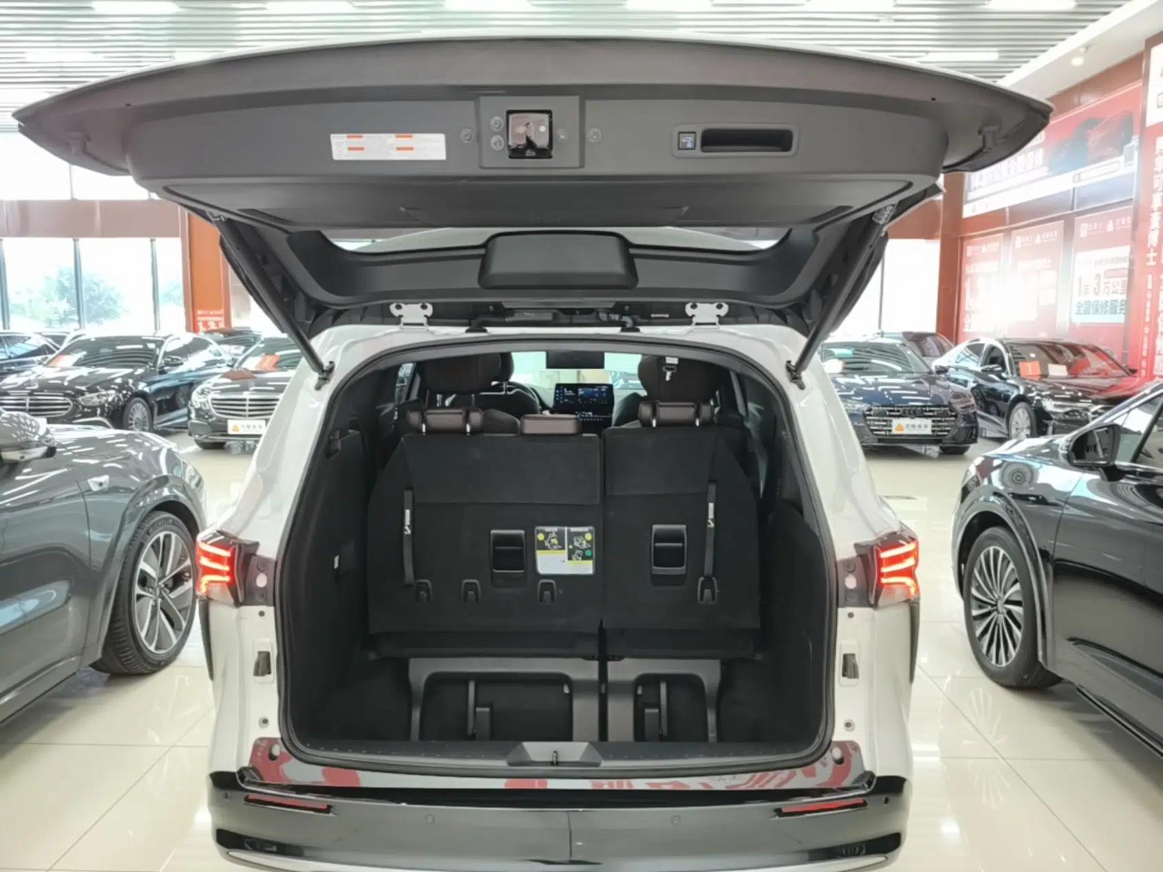Toyota SIENNA 2021 2.5L Hybrid Platinum Edition — миниатюра 22