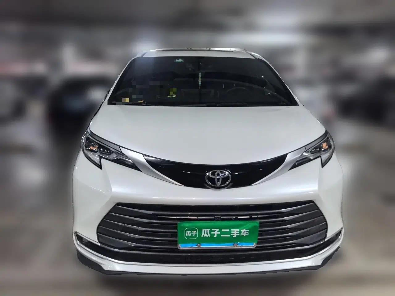 Toyota SIENNA 2024 2.5L Hybrid Luxury Edition — миниатюра 2