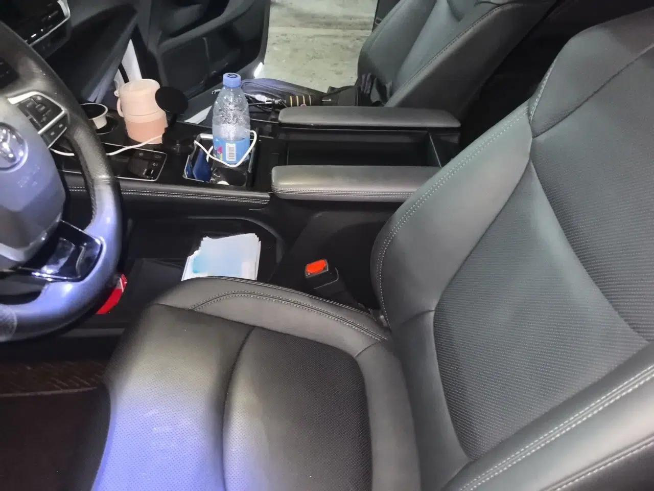 Toyota SIENNA 2024 2.5L Hybrid Luxury Edition — миниатюра 14
