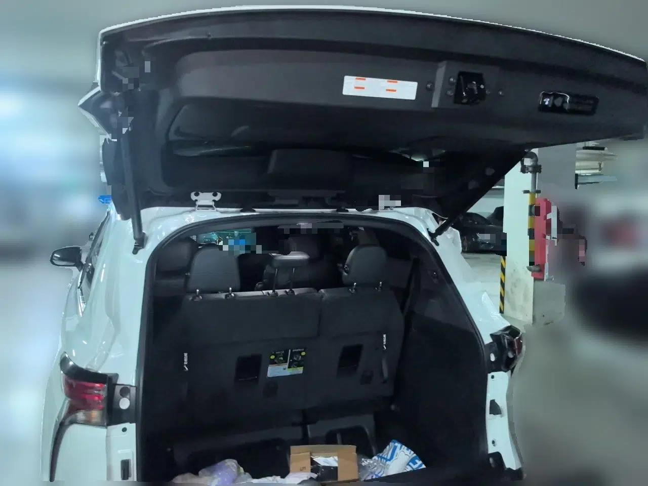 Toyota SIENNA 2024 2.5L Hybrid Luxury Edition — миниатюра 16