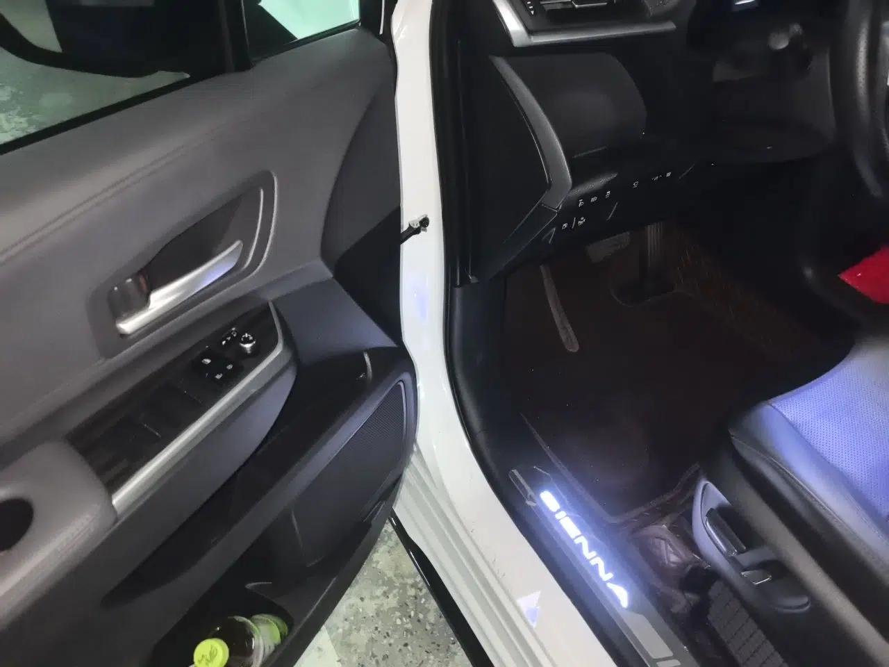 Toyota SIENNA 2024 2.5L Hybrid Luxury Edition — миниатюра 19