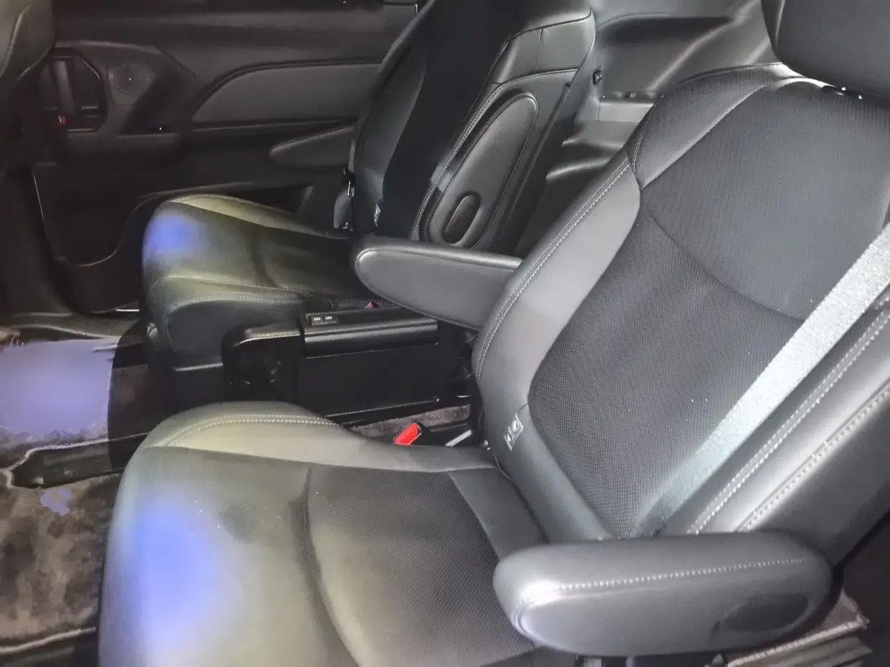 Toyota SIENNA 2024 2.5L Hybrid Luxury Edition — миниатюра 20