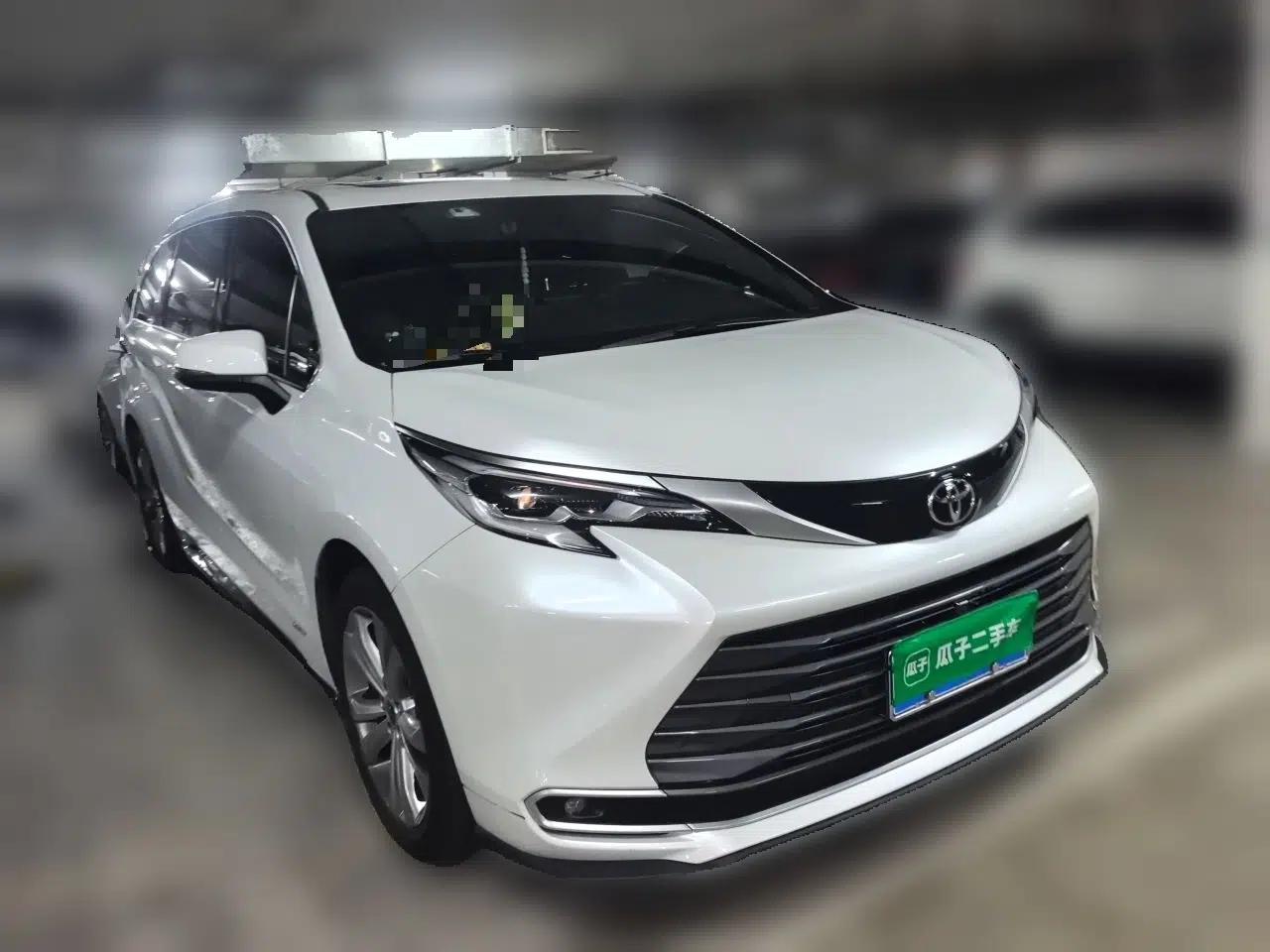 Toyota SIENNA 2024 2.5L Hybrid Luxury Edition — миниатюра 3