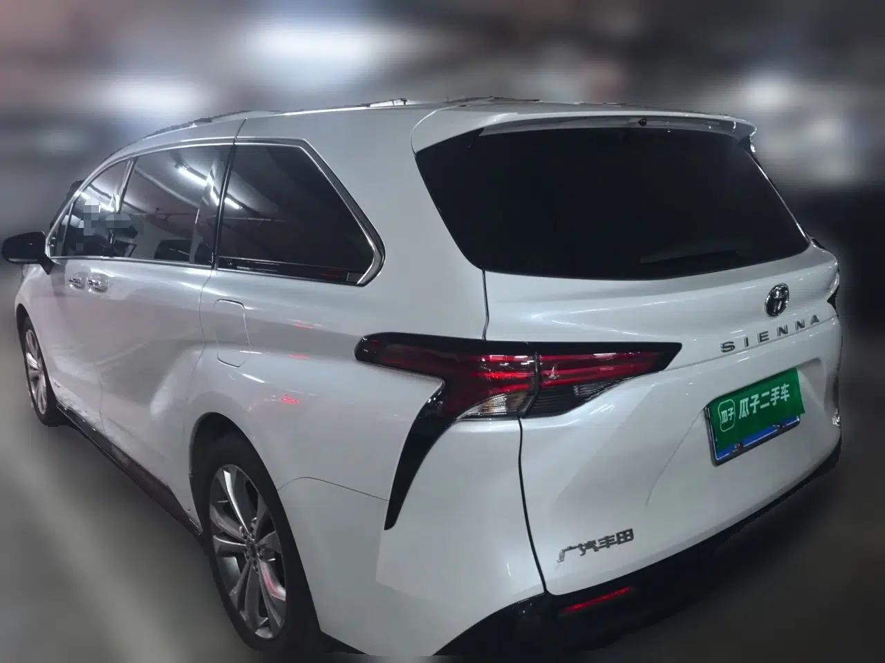 Toyota SIENNA 2024 2.5L Hybrid Luxury Edition — миниатюра 4