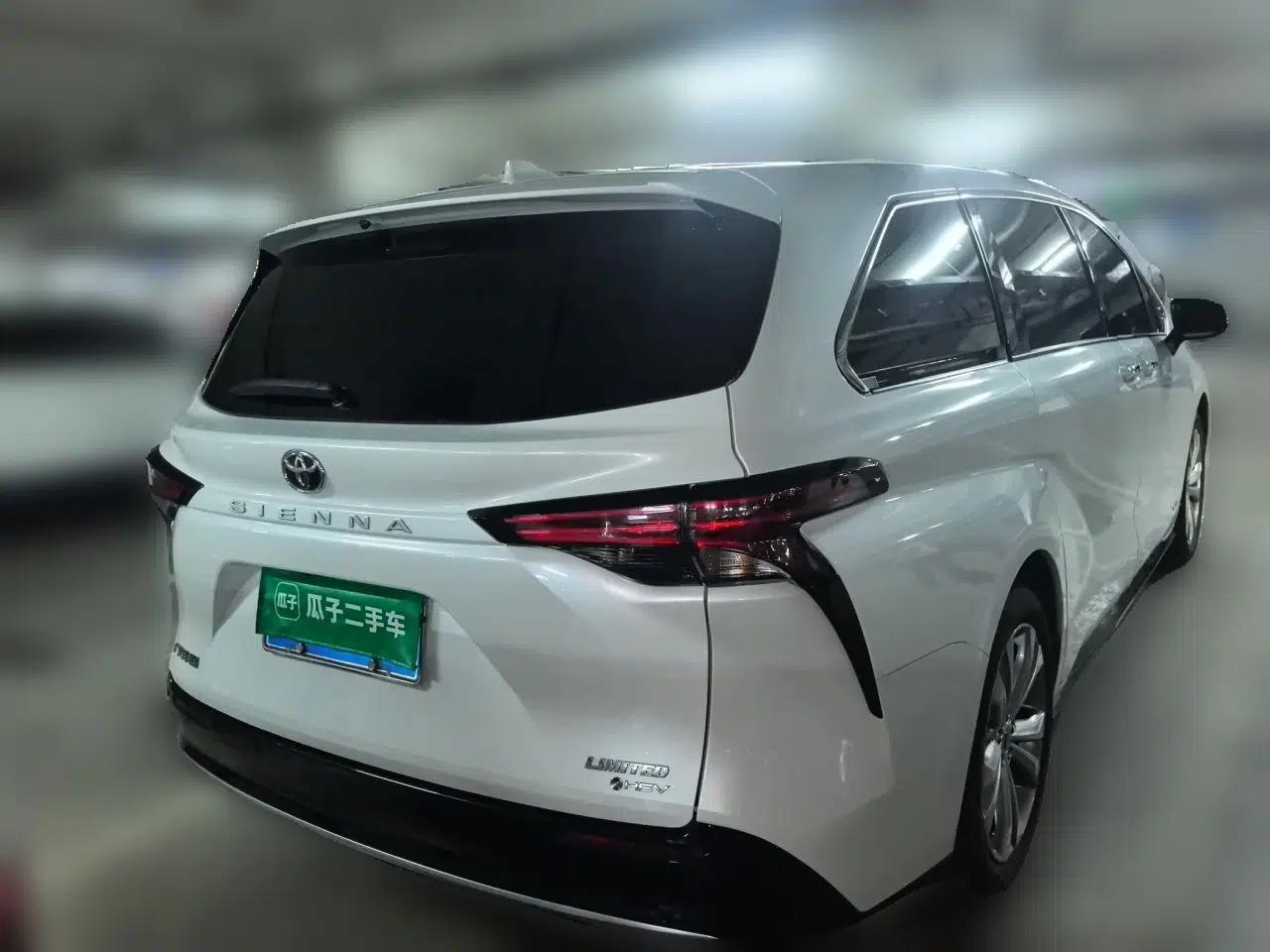 Toyota SIENNA 2024 2.5L Hybrid Luxury Edition — миниатюра 6