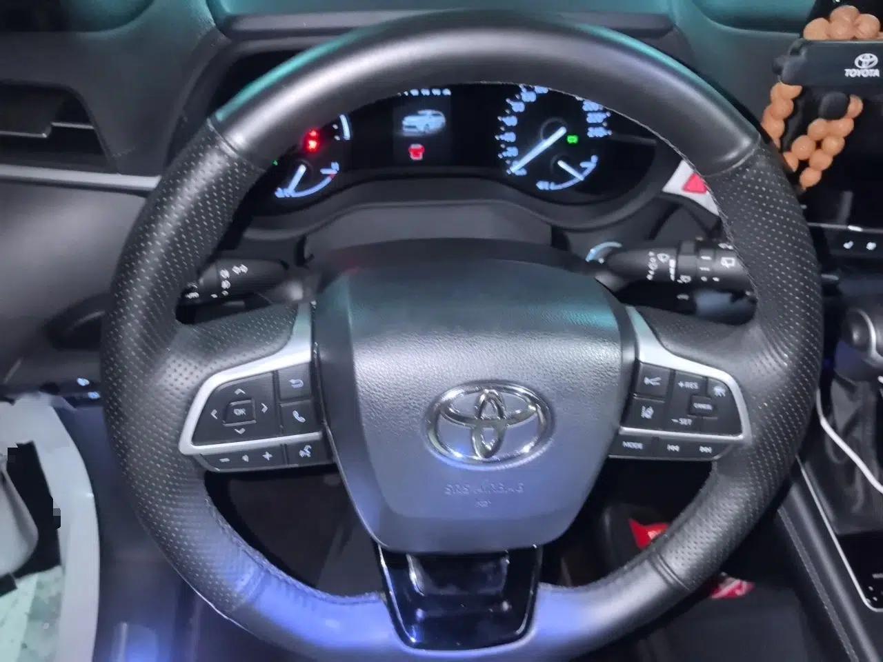Toyota SIENNA 2024 2.5L Hybrid Luxury Edition — миниатюра 9