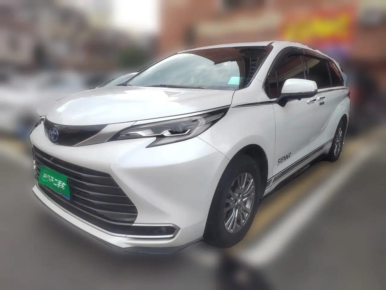 Toyota SIENNA 2021 2.5L Hybrid Premium Edition — миниатюра 1
